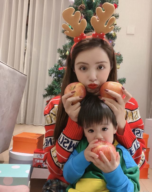 麦迪娜的全家福太甜蜜!姜潮何其有幸儿女双全,一家子的高颜值