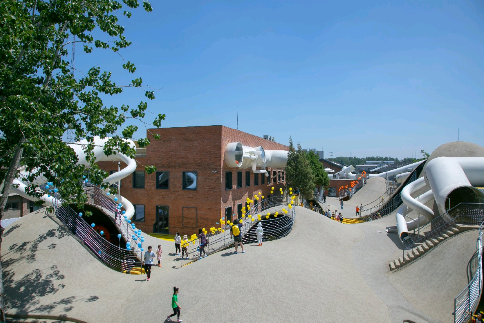 五一期间开心麻花可移动戏剧节走进郎园station