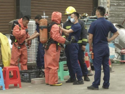 四川省宜宾市大邑县的一家福荣笋类食品厂也发生了类似事件,两名工人