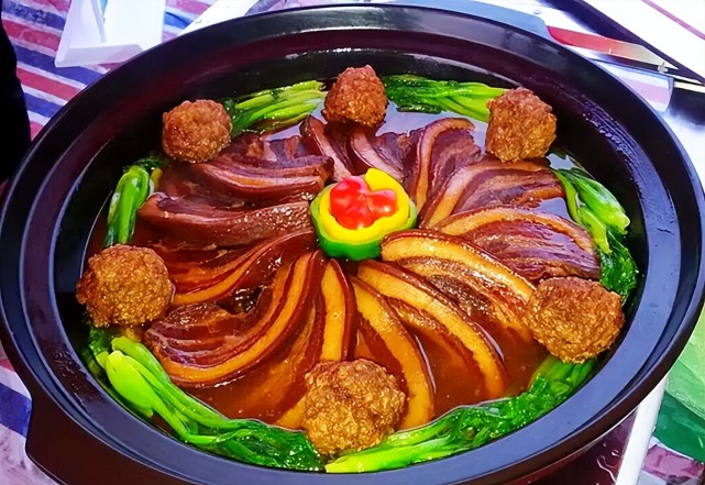 是徐州人民为了纪念楚国英雄项羽和虞姬而创立的这道名菜