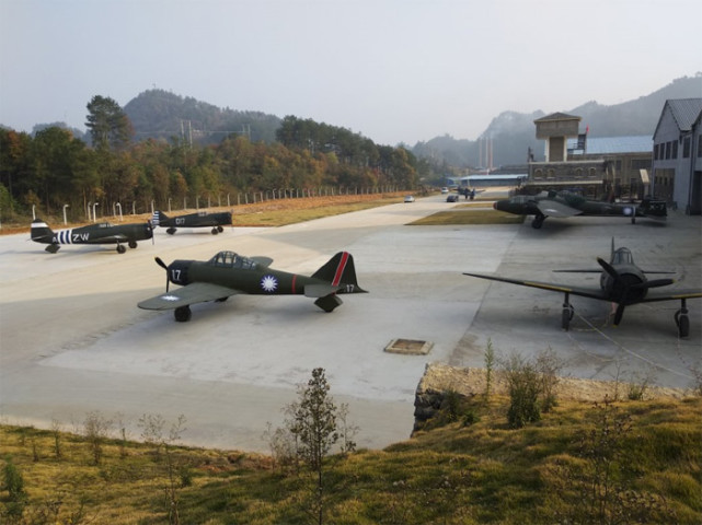 据悉,巨升影视旅游小镇是大型军事战争戏及年代戏影视基地,占地面积