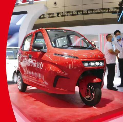 2款小巧精致的电动三轮车带空调冬夏出行舒适续航180公里