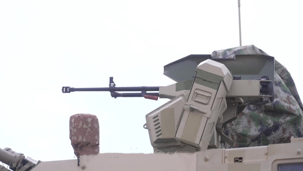 国产新型遥控武器站来了?供弹仓容量大,用88式高机火力提升明显_腾讯