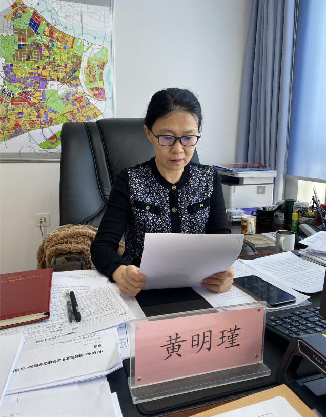 会议由哈尔滨新区管委会成员,松北区副区长王媛主持