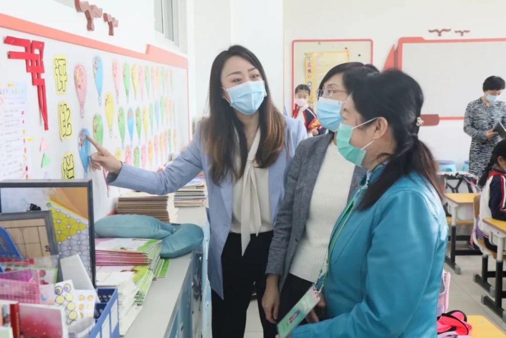 咚咚咚！家住15楼，却每天早上准时传来敲窗声，原来…