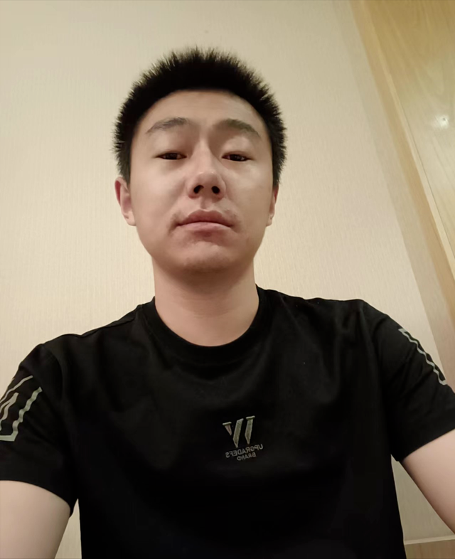 21天没洗澡往返7趟济南卡车司机张义千里驰援上海