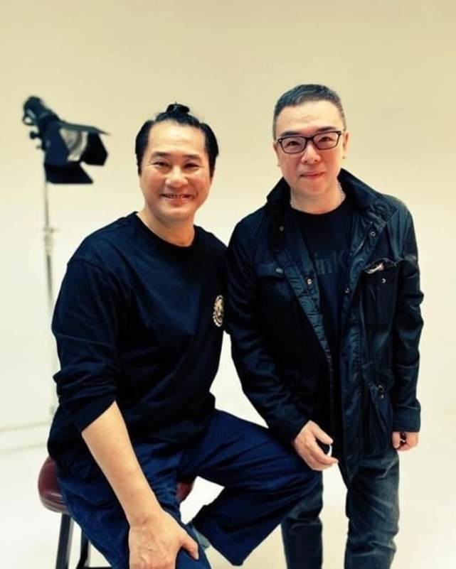 58岁邵仲衡近照梳奇怪发型露出高发际线已复出拍戏但拒回tvb