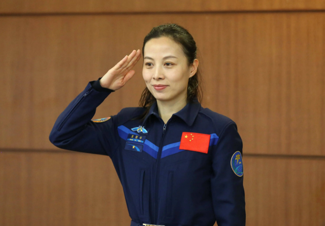 我国最美女航天员王亚平,家庭背景曝光,当航天员需要什么条件?