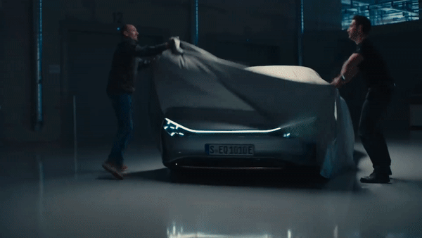 奔驰发布首款纯电SUV售价或超100万！豪华背后，能掩颓势吗？