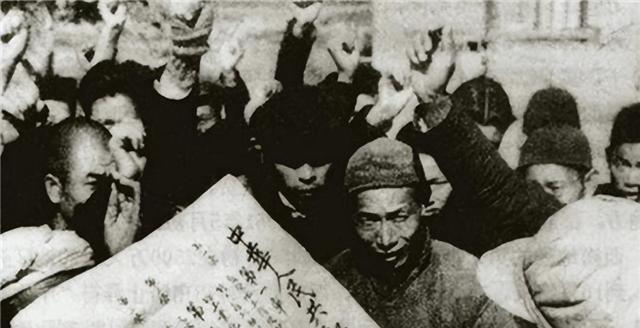 1950年地主家搜出100大洋欠条，署名写的朱德，朱德：接他来北京