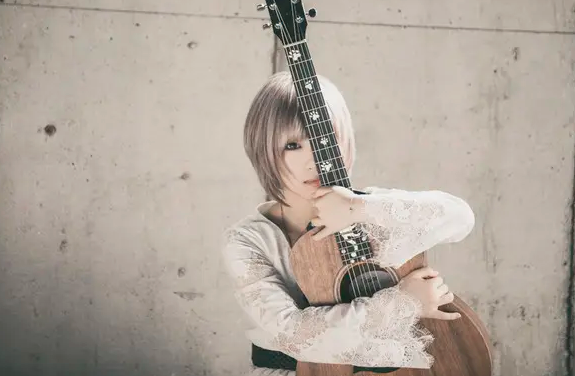 2018年4月,为《刀剑神域》外传《gun gale online》中的"神崎艾莎"一