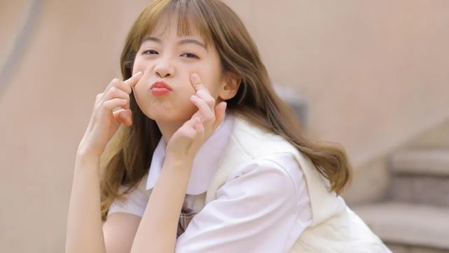 温柔甜美的酒窝美女图片妹子图