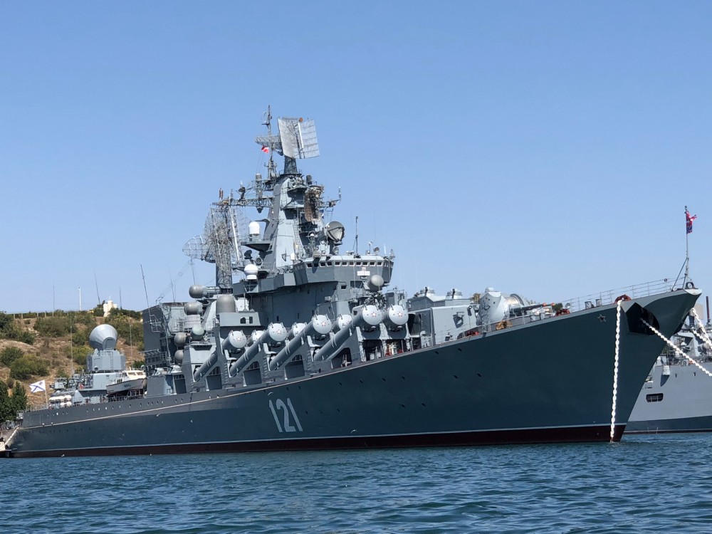 瓦良格号巡洋舰是光荣级的3号舰,与前几天在黑海沉没的莫斯科号同出一