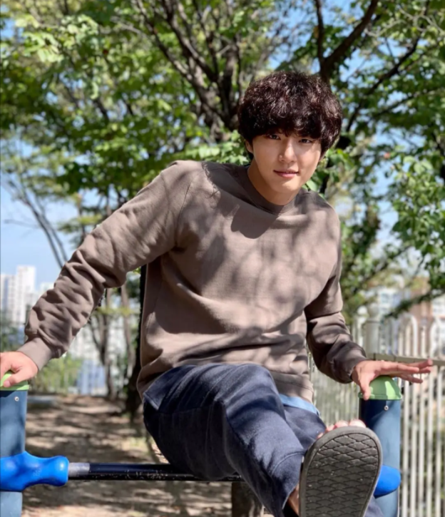 因太过痴情被甩|导演|尹施允|恋情|邻家花美男