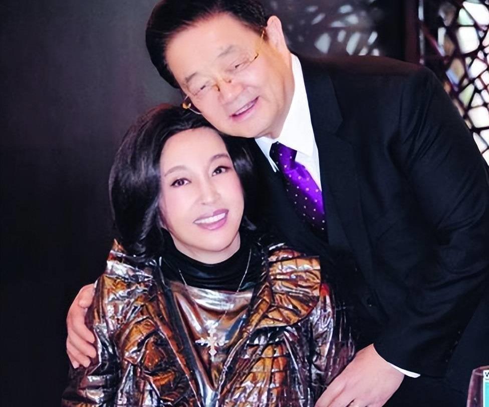 刘晓庆丈夫王晓玉,甘当20年男闺蜜,70岁终圆梦娶女神_腾讯新闻