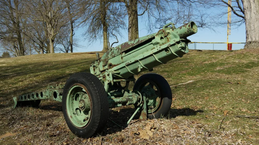 起初美国仅服役了不到100门榴弹炮,且由牲畜进行牵引.