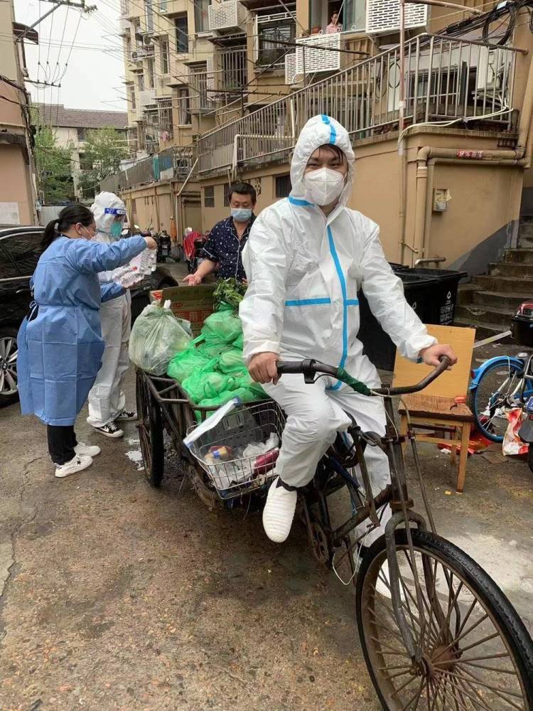 95后上海志愿者：在疫情中“打捞”不会团购的老人