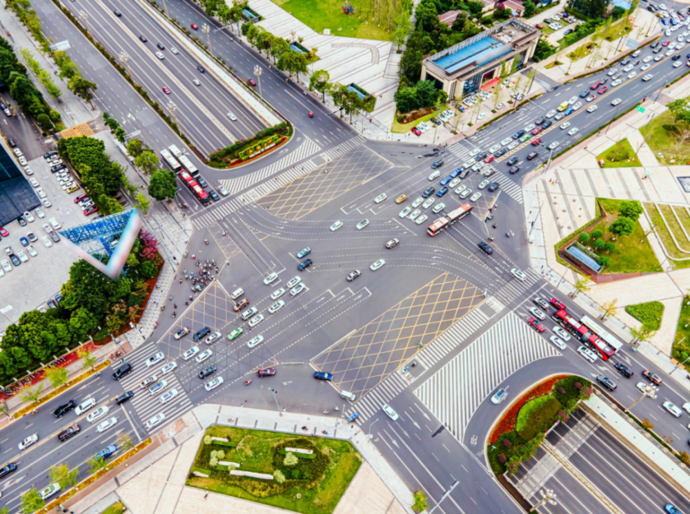 我国城市道路平面交叉口拓宽车道长度研究