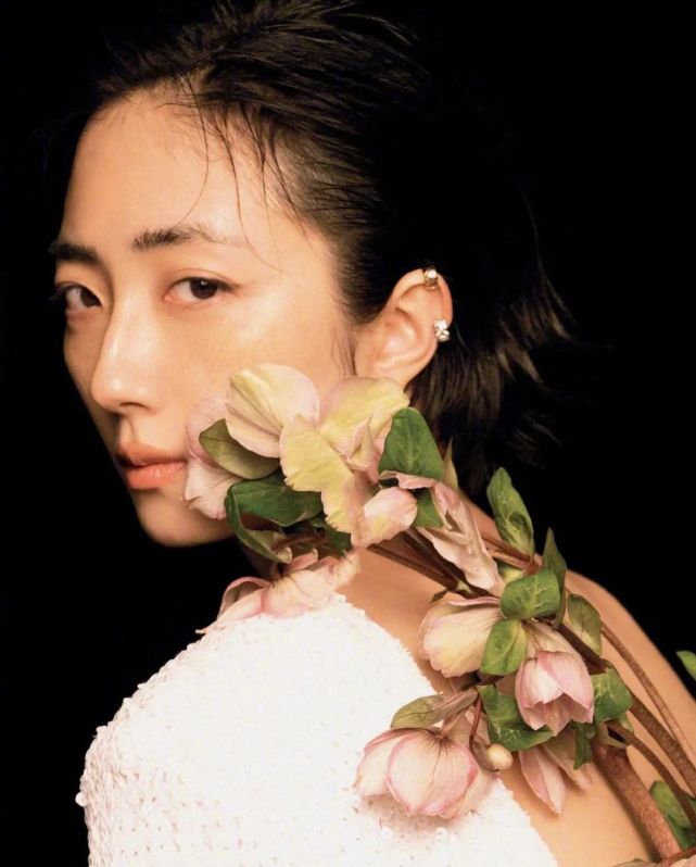 《蓝色大门》上映20周年,主演桂纶镁时尚大片展现成熟魅力