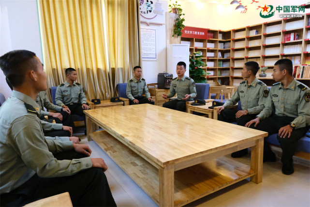 第75集团军某旅用身边典型引导新兵成长