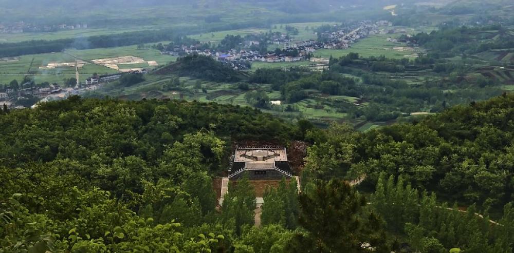 定軍山,位於陝西省漢中市勉縣城南5千米,現為省級風景名勝區.