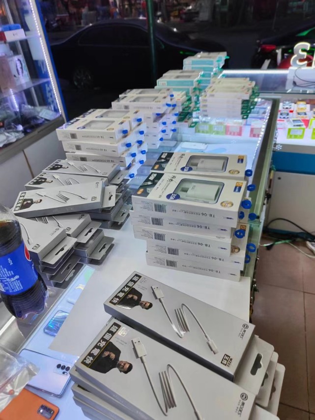 手机经销商战寒冬:关店,扩品,求利润