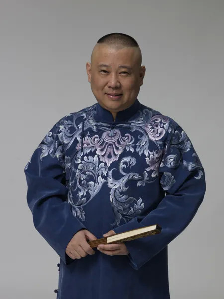 郭德纲拜侯耀文为师,陈寒柏却说:欺师灭祖,这在相声界叫爬门