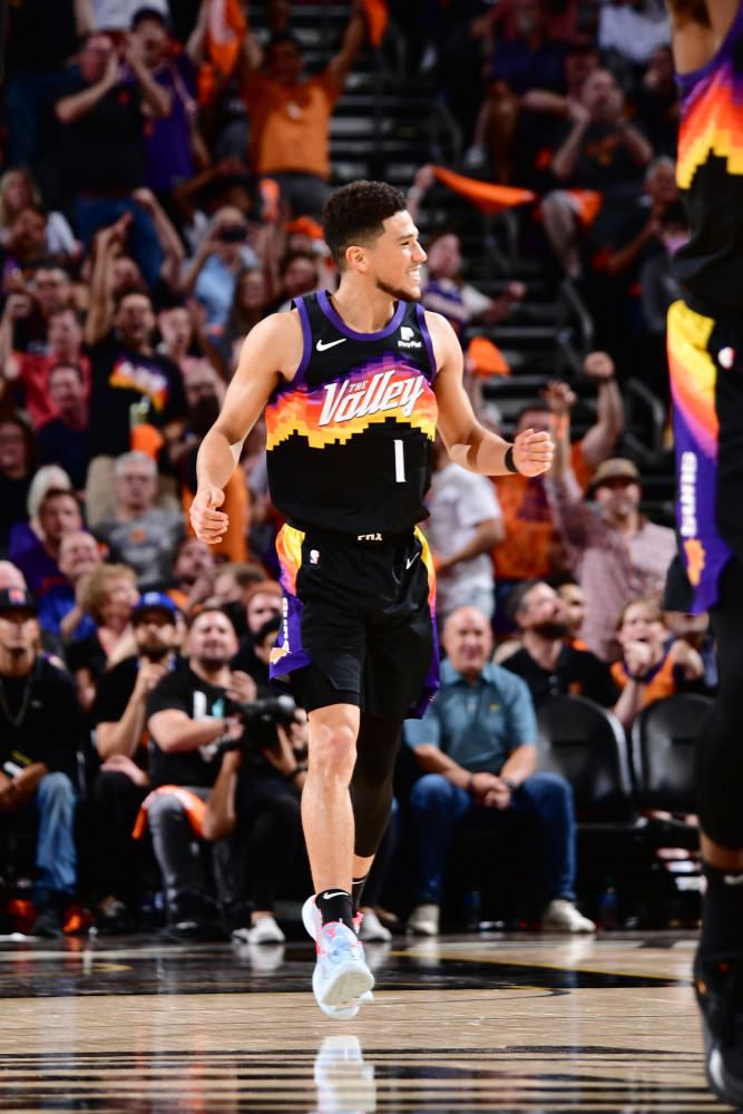 太阳官宣布克腿筋受伤提前退赛超神31分创4大纪录下半场0分