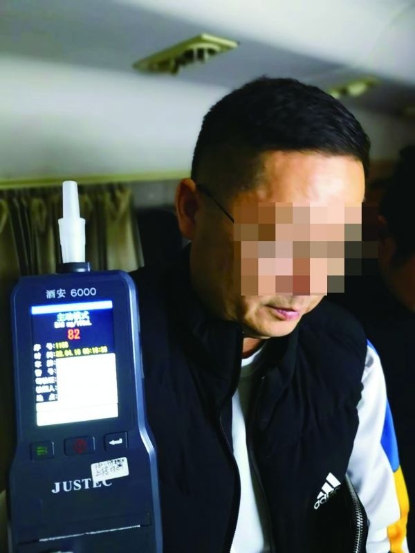 酒驾值:130mg/100ml身份证:420822********6138姓名:邓某酒驾值:292mg