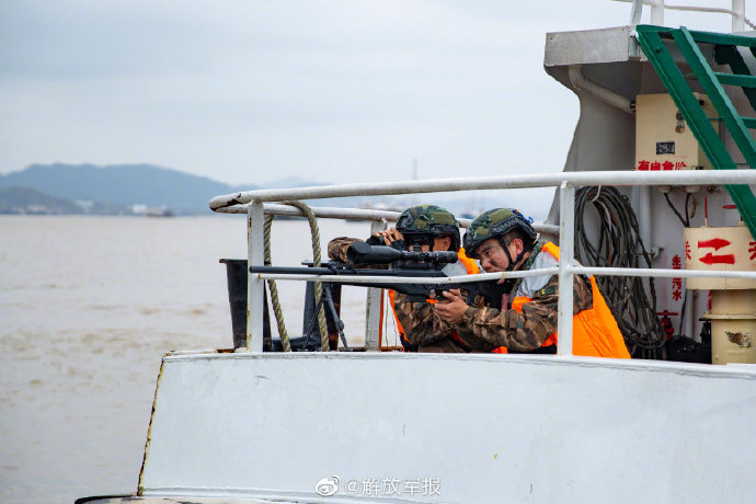 武装追逃、“反劫持”，看武警特战队员快速处突演练现场完美世界洪恩教育怎么样