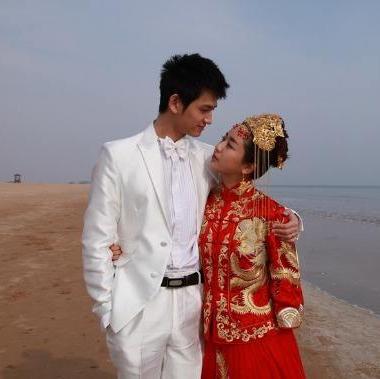 马可为儿子庆生,妻子穿搭抢眼