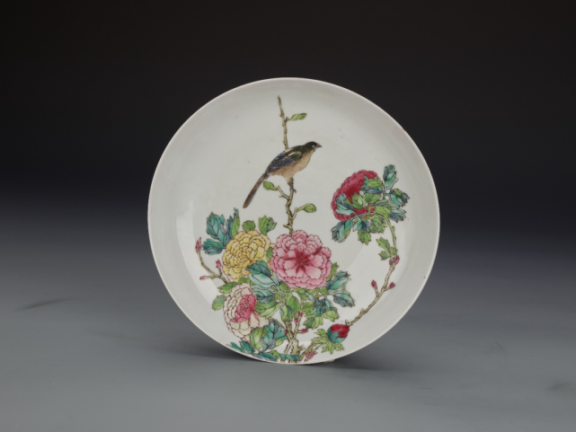 粉彩花鸟盘清 孔子博物馆藏此套粉彩花鸟盘,为孔府旧藏.