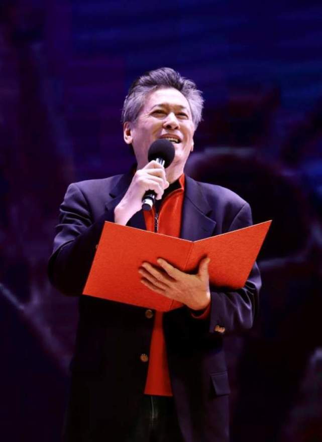 "艺"起战疫|上影演员剧团演员王志华:读诗,为大家缓解焦虑情绪