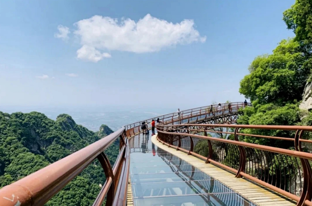 潛龍寺,石門峽,少華峰,密林谷五大景區,還有超適合拍照的玻璃棧道,好