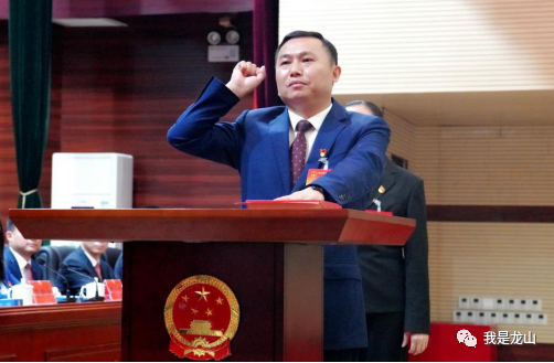 今天,周胜益全票当选龙山县人民政府县长