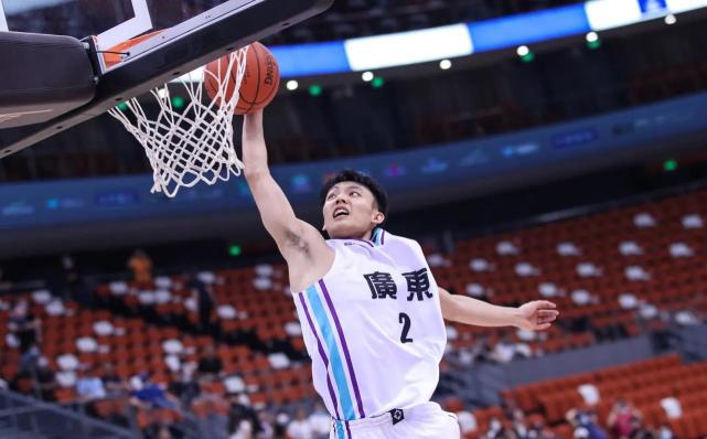 同曦男篮的万圣伟,多次在社交平台发声,他希望重返宏远回归这个大家庭