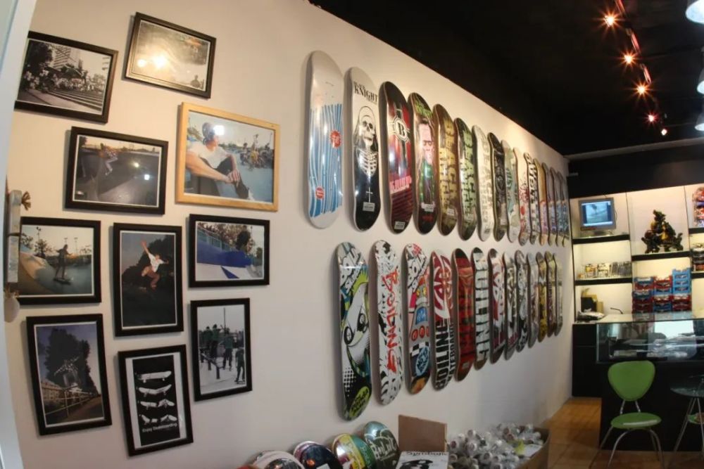 去滑板店issue04武汉非常滑板店滑板人天天遇到的就是困难