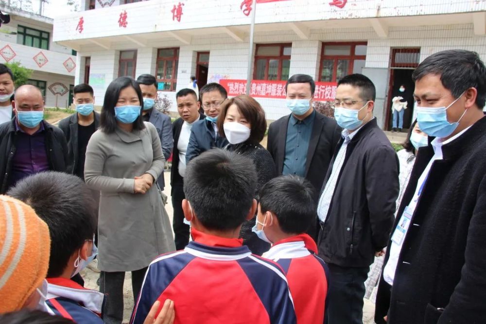 织金县龙场镇:捐赠校服行善举61爱心企业暖人心_腾讯新闻