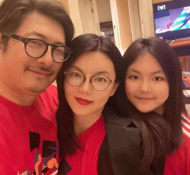 12岁王诗龄"画"进卢浮宫!8岁画作价值12万,背后有高人指点?