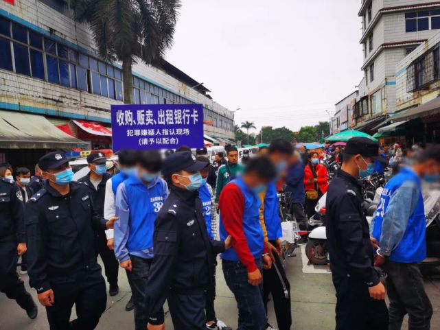 场面震撼！玉州出动120人，押解50名犯罪嫌疑人街头指认，现场多人围观！_腾讯新闻