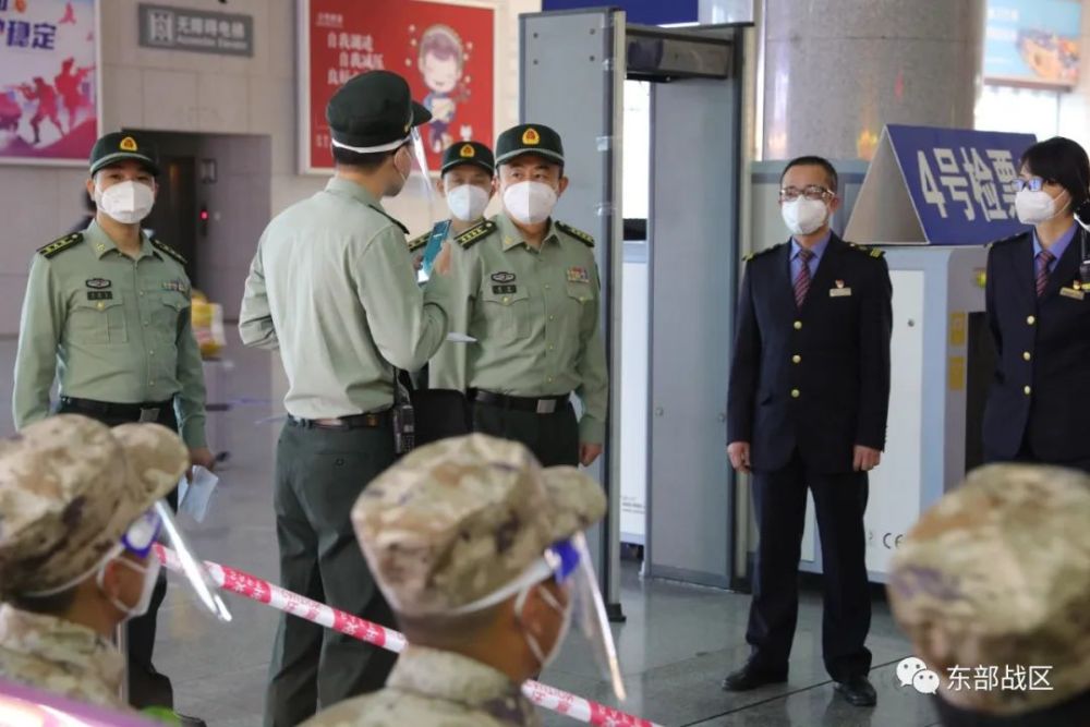 青春之花勉励他们要刻苦训练到场送别入伍新兵泉州军分区领导精神昂扬