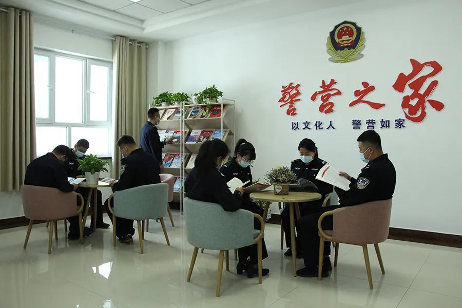 伊宁倡导全警阅读建设书香警营