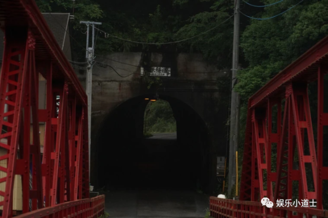 又名「牛首隧道」,其名來自位於牛首村(現為白山市)的八坂神社中供奉