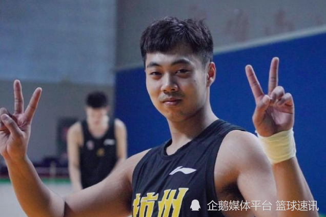 cba 广厦小将一脸懵，孙铭徽叹息，可怜王博无人可用，四次上场连犯错