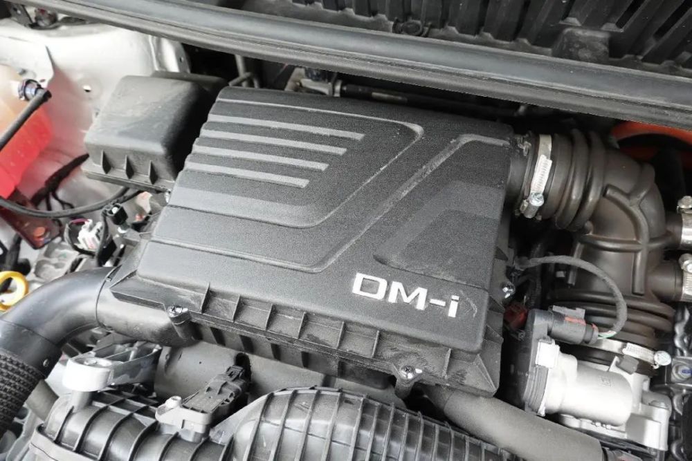 BMWi7全球首发亮相，续航里程超600公里考研英语易熙人资源