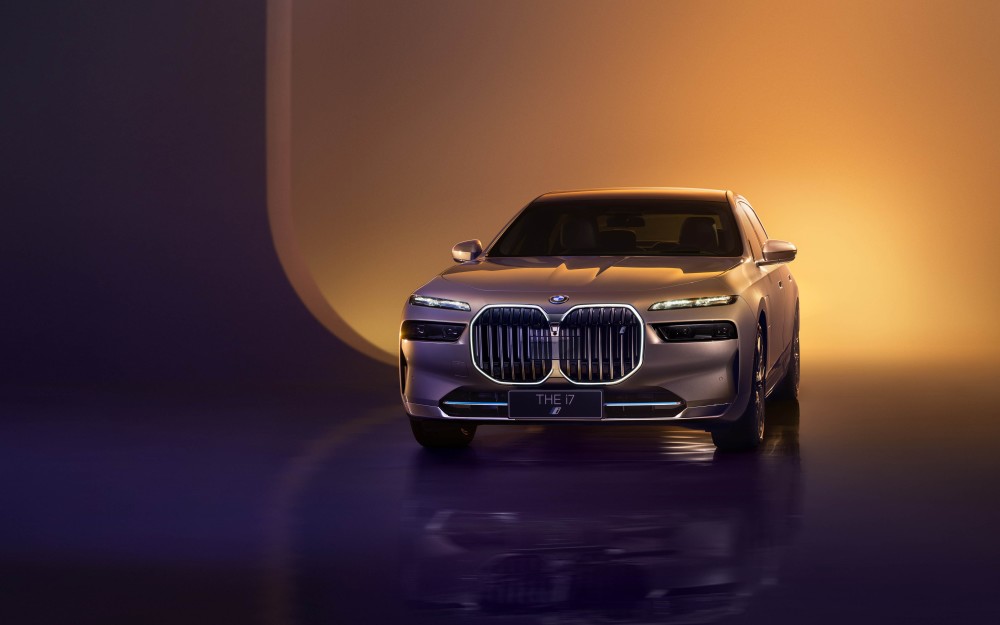 BMWi7全球首发亮相，续航里程超600公里