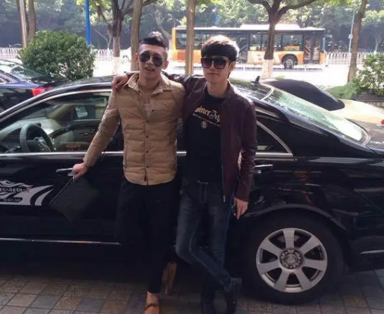 阿哲表态:早已放下!小洲打款十万,买单老毕!