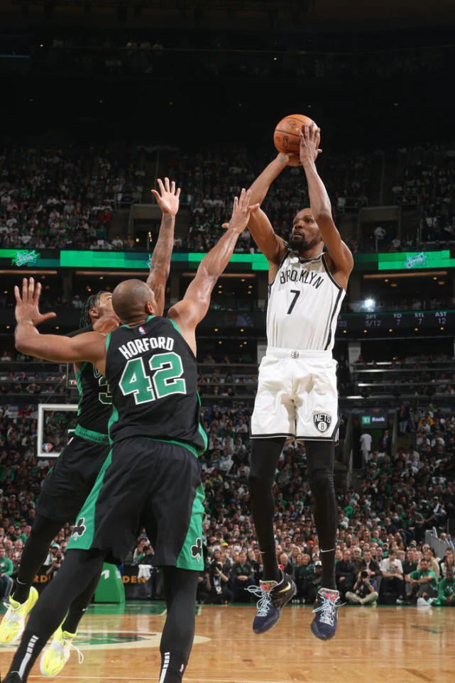 篮网绿军g2首发出炉!kd成关键人物 斯玛特身穿dpoy长袍太霸气