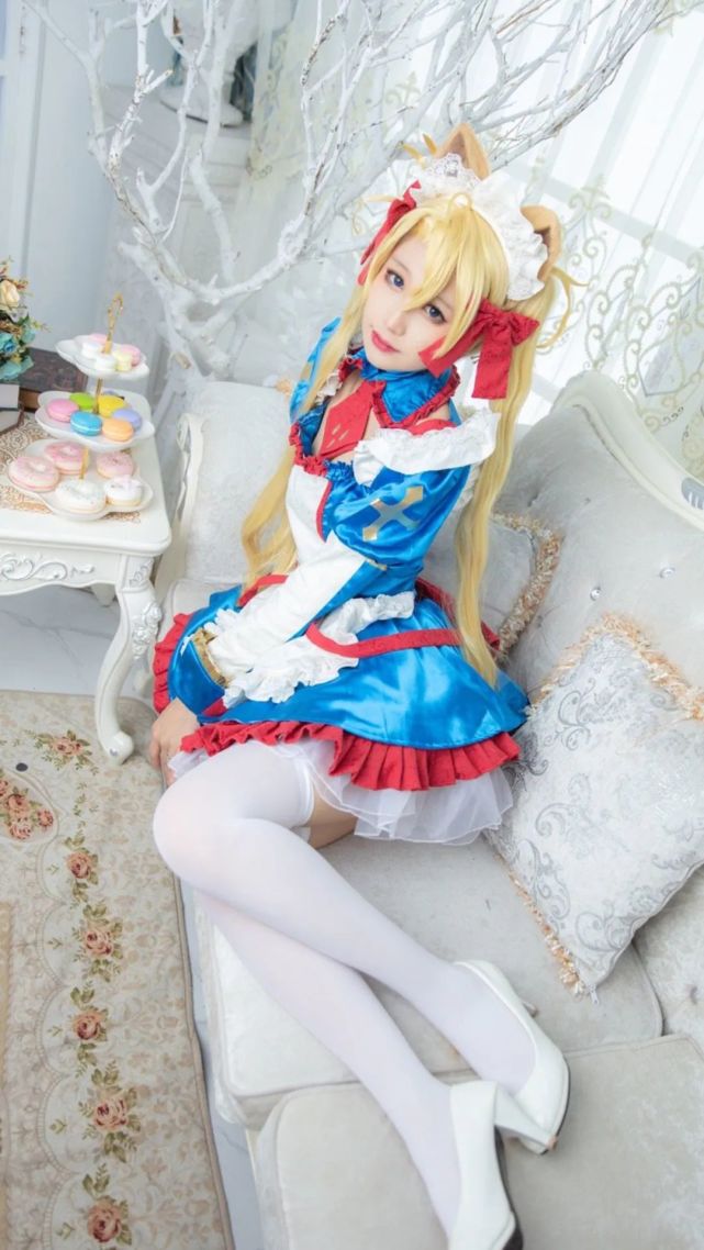 cos:fgo圣诞新从者布拉达曼特cos正片@屿祁