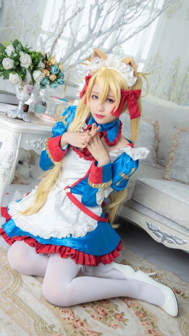 cos:fgo圣诞新从者布拉达曼特cos正片@屿祁